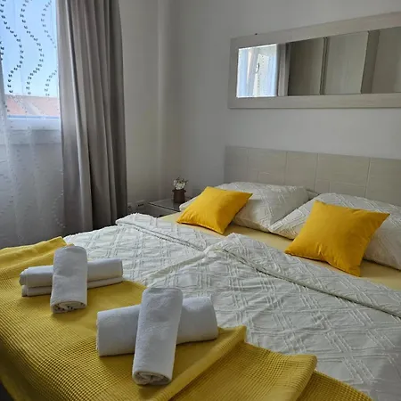 Bracera Znjan - Free Parking Split